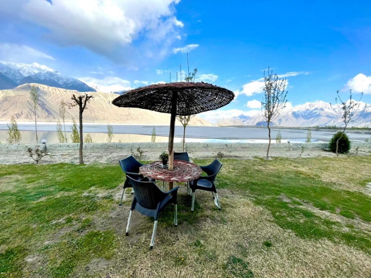 Indus View Hotel スカルドゥ エクステリア 写真
