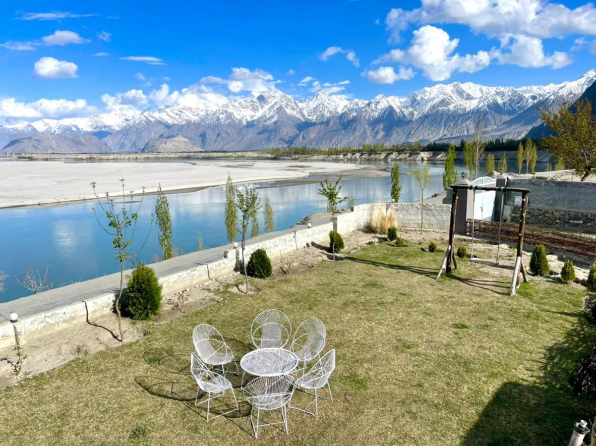 Indus View Hotel スカルドゥ エクステリア 写真